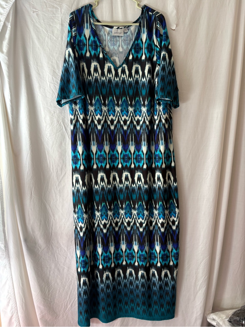 Avenue Blue and Black V-Neck Patterned Dress